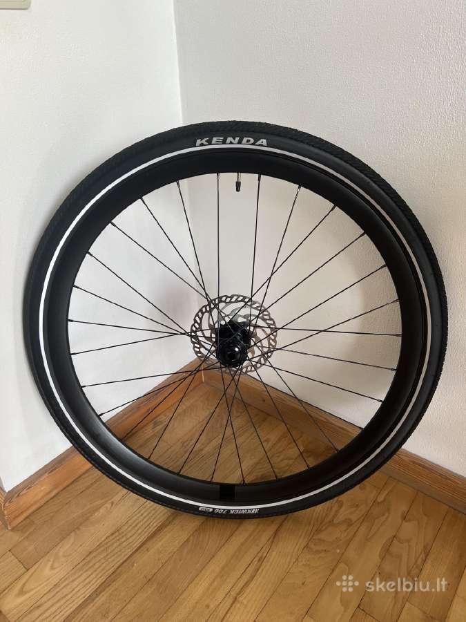 Priekinis 28" ratas su 700x45c padanga