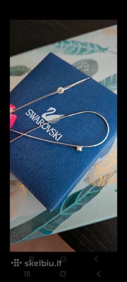 Sidabriniai auskarai Swarovski.