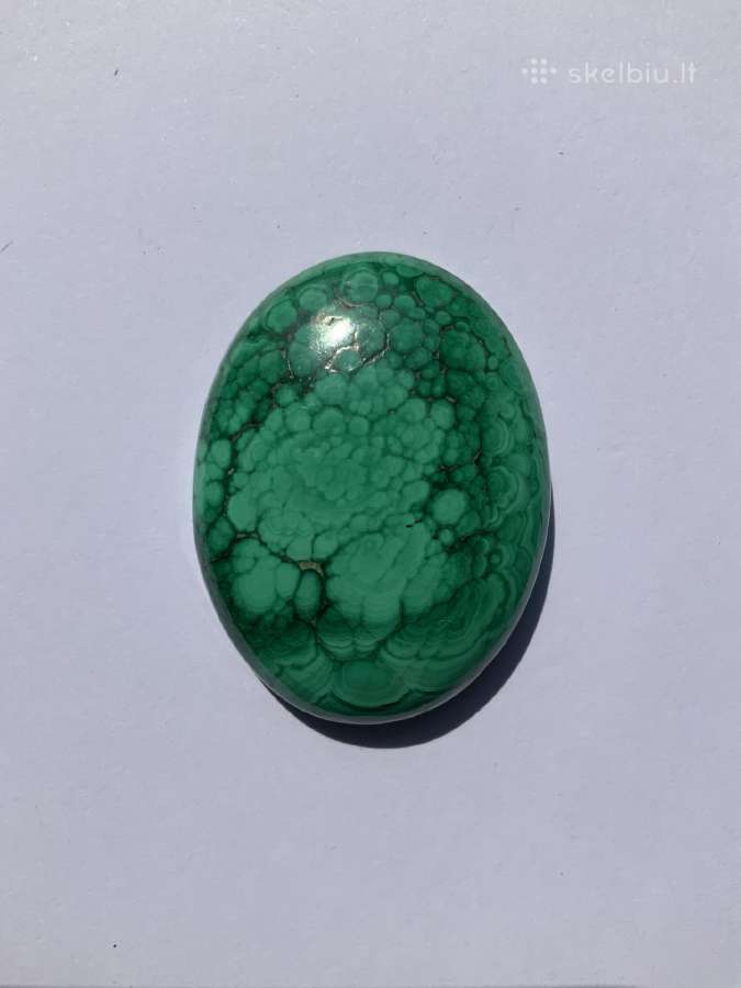 Malachito kabošonas, mineralas, akmuo.
