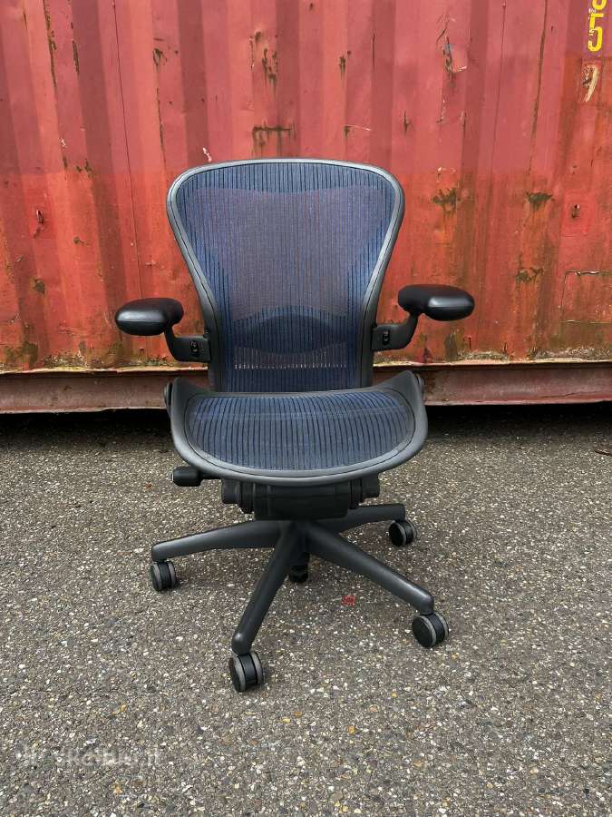Refurbished Herman Miller Aeron mėlyna
