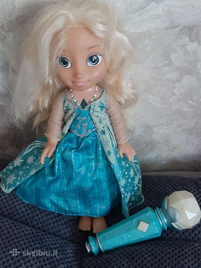 Arielė lėlė savo vandens pasaulį. Elza su mikrofon
