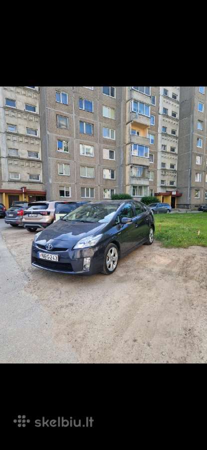 Prius hybridas, dujos 120€ sav.