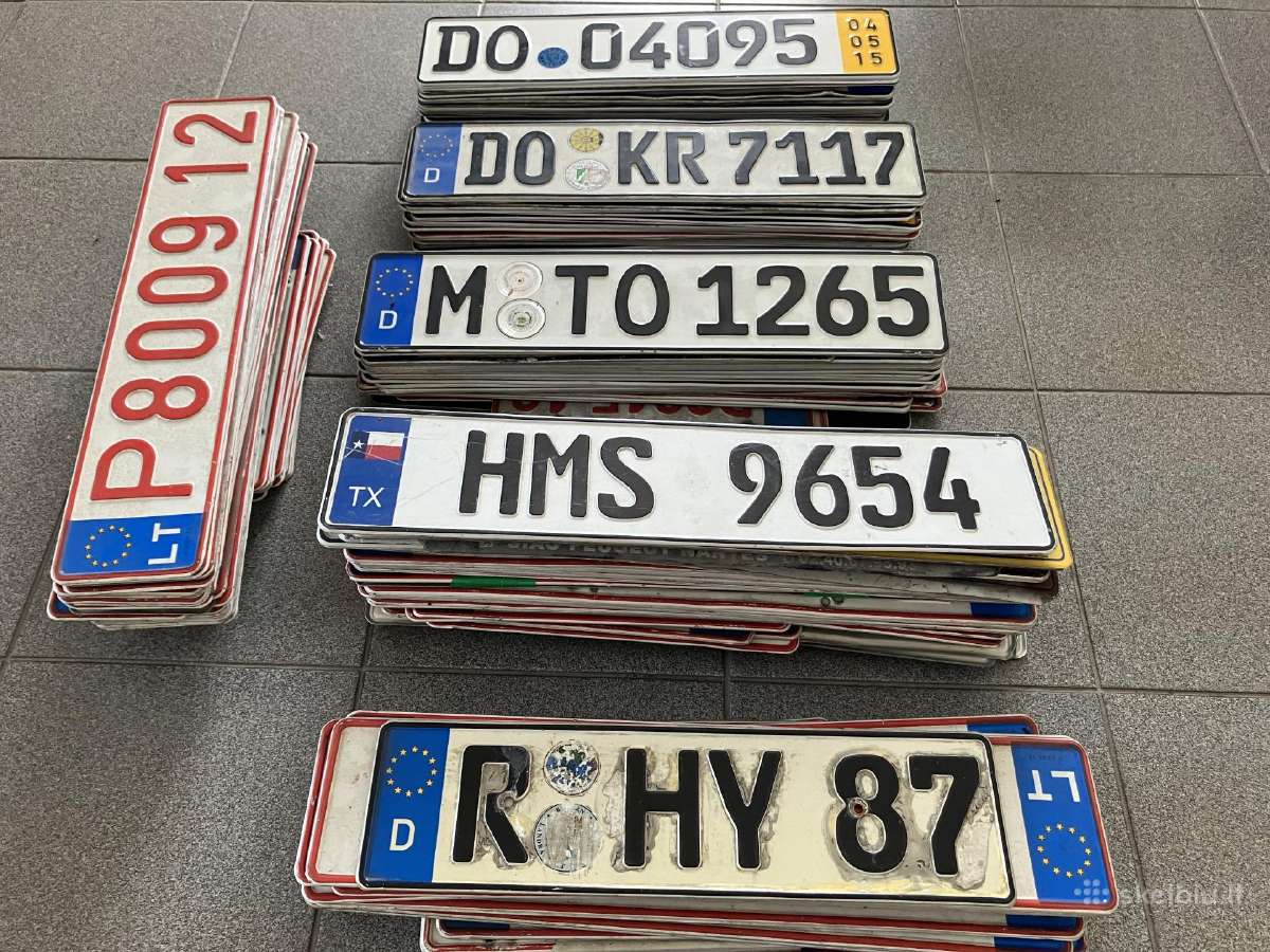 Didelė automobilinių numerių kolekcija