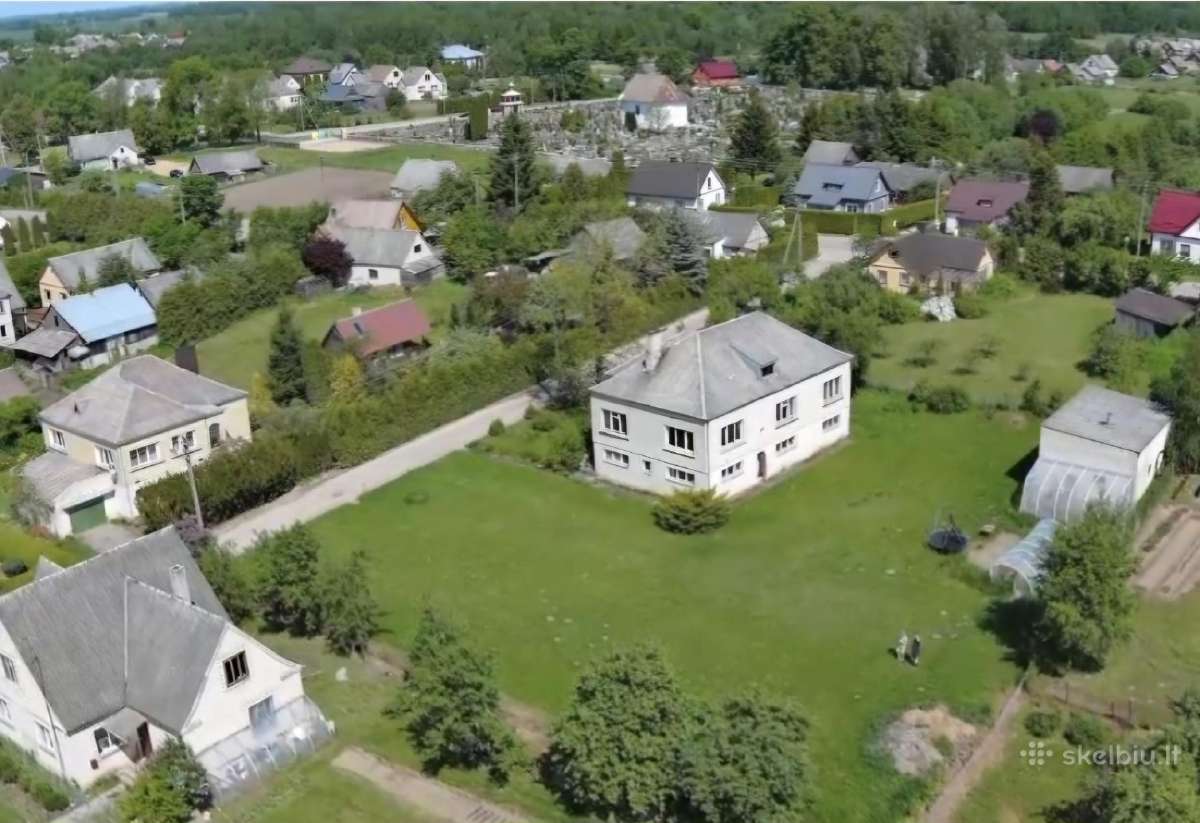 Namas Jiezne su sklypu,ūkiniu pastatu,netoli ežero
