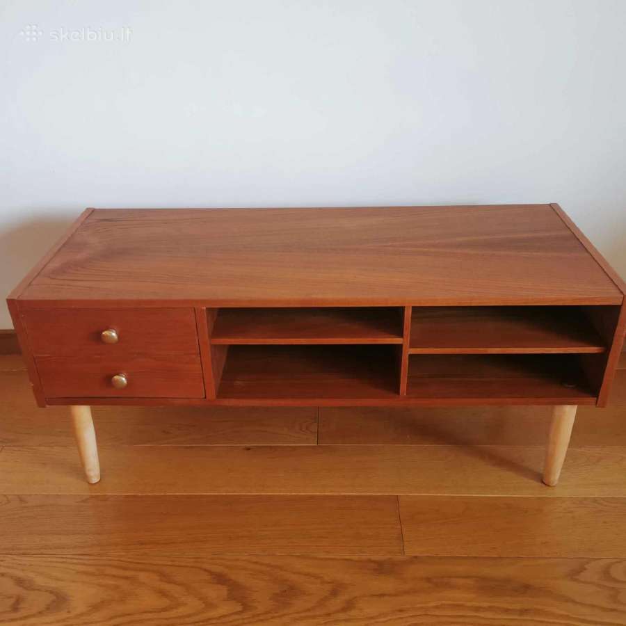 Mid Century komodėlė.