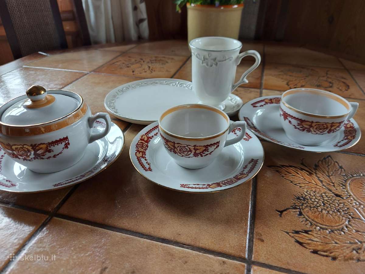 Cukrinė,2 puodukai,3 lėkštutės,gal kam papildymui.