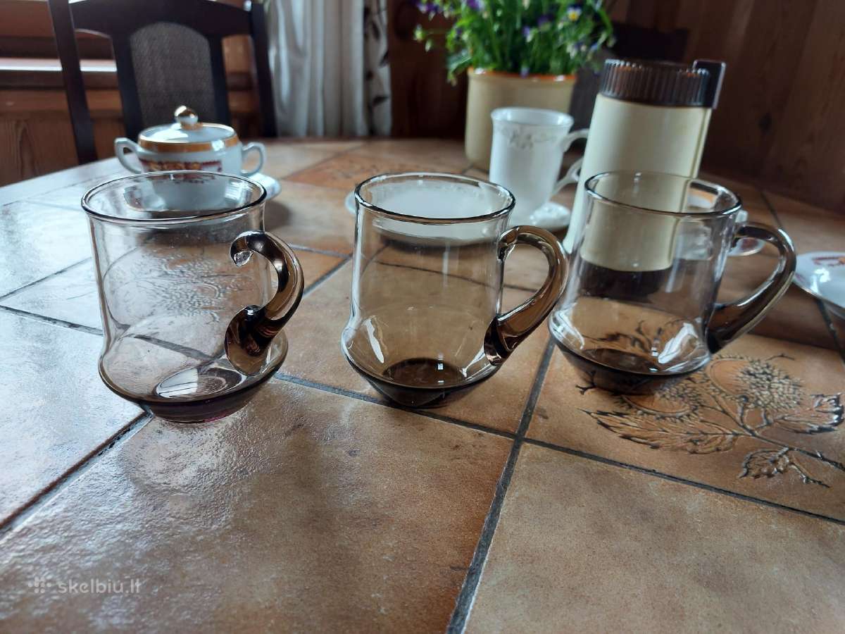 Dideli,rudo stiklo puodukai arbatai,alui