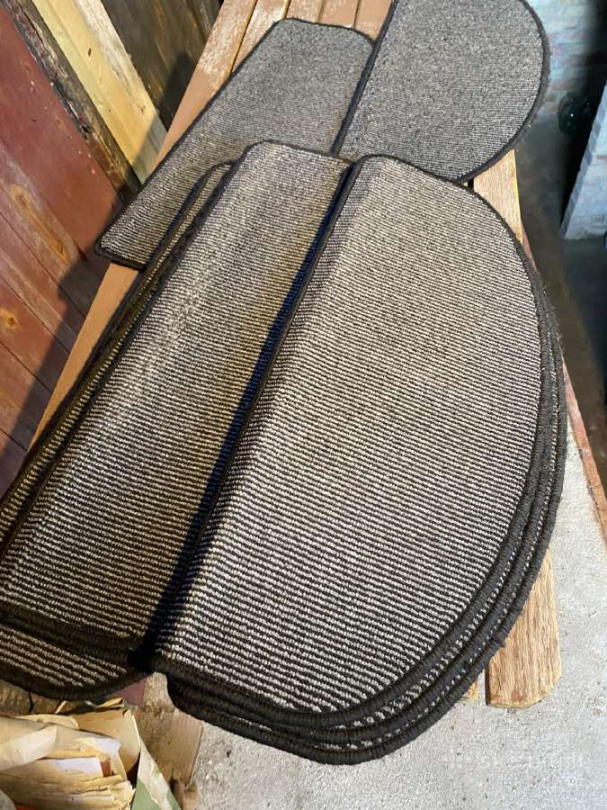 Parduodami laiptu kilimeliai