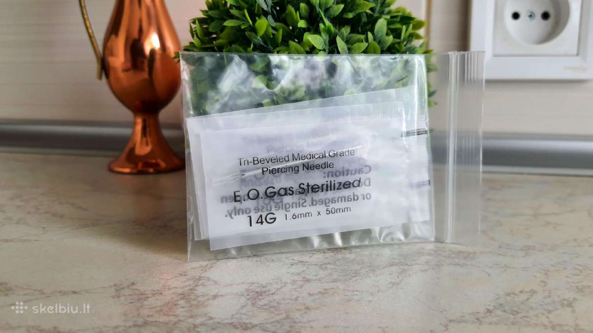 Sterilios adatos įrankis auskarų vėrimui