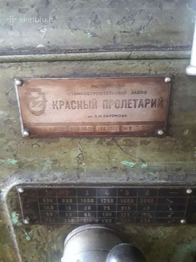 Metalo tekinimo staklės