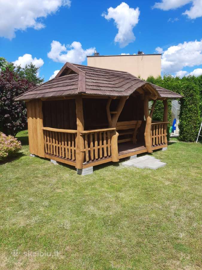 Pavėsinė, medinė šulinio apdaila