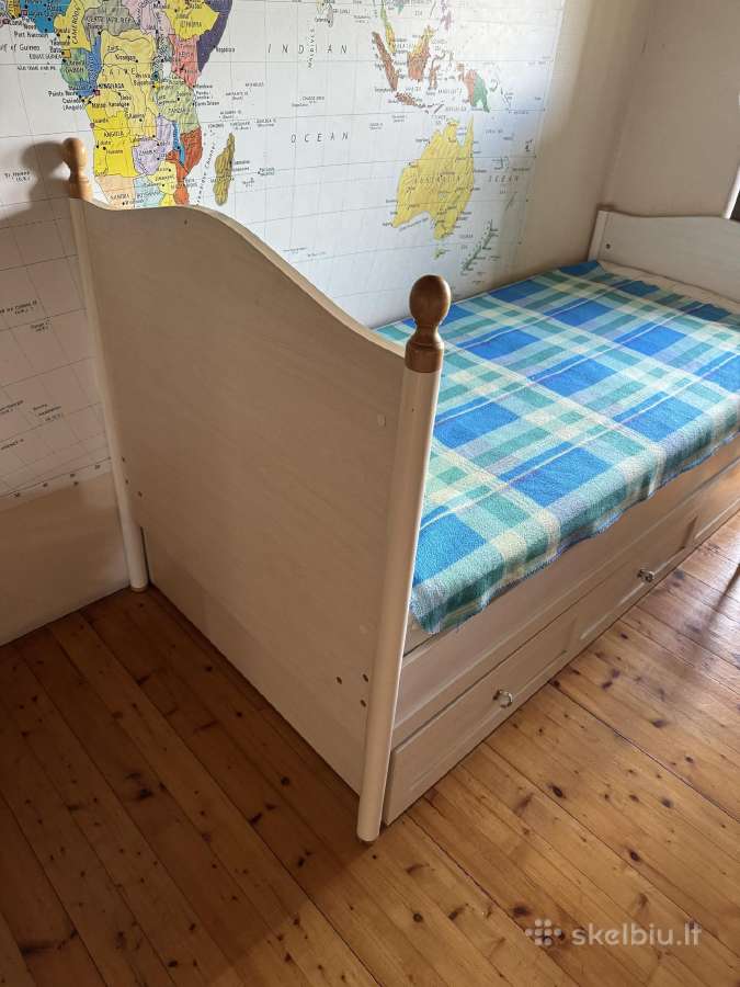 Lova su stalčiais ir spintele - nuotraukos Nr. 2