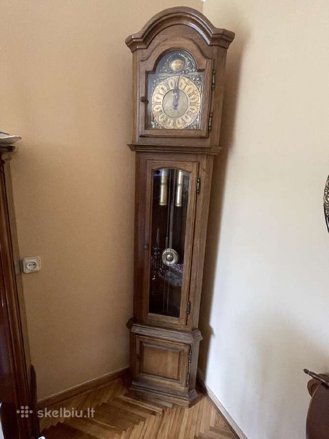 Pastatomas laikrodis su švytuokle