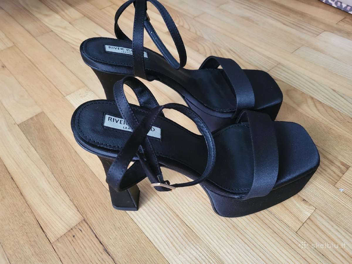 Moteriški aukštakulniai bateliai 'River Island'