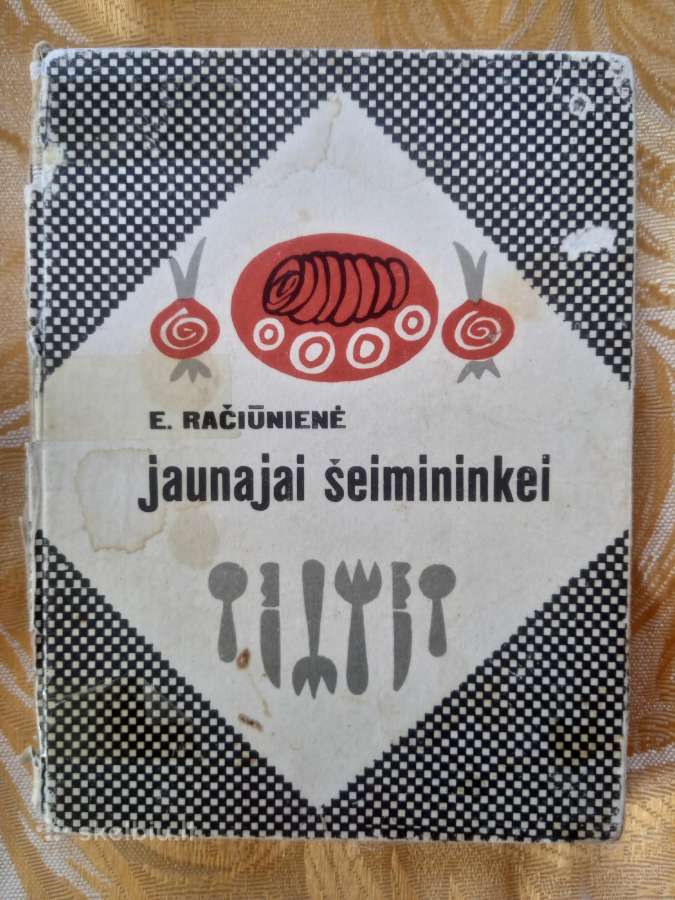 E. Račiūnienė Jaunajai šeimininkei 1970 m.