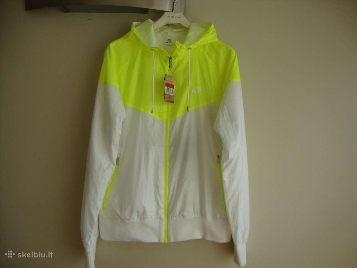 Nike striukė