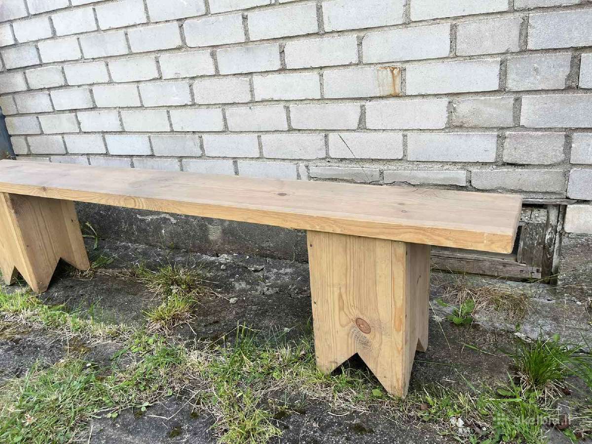 Natūralaus medžio suolas