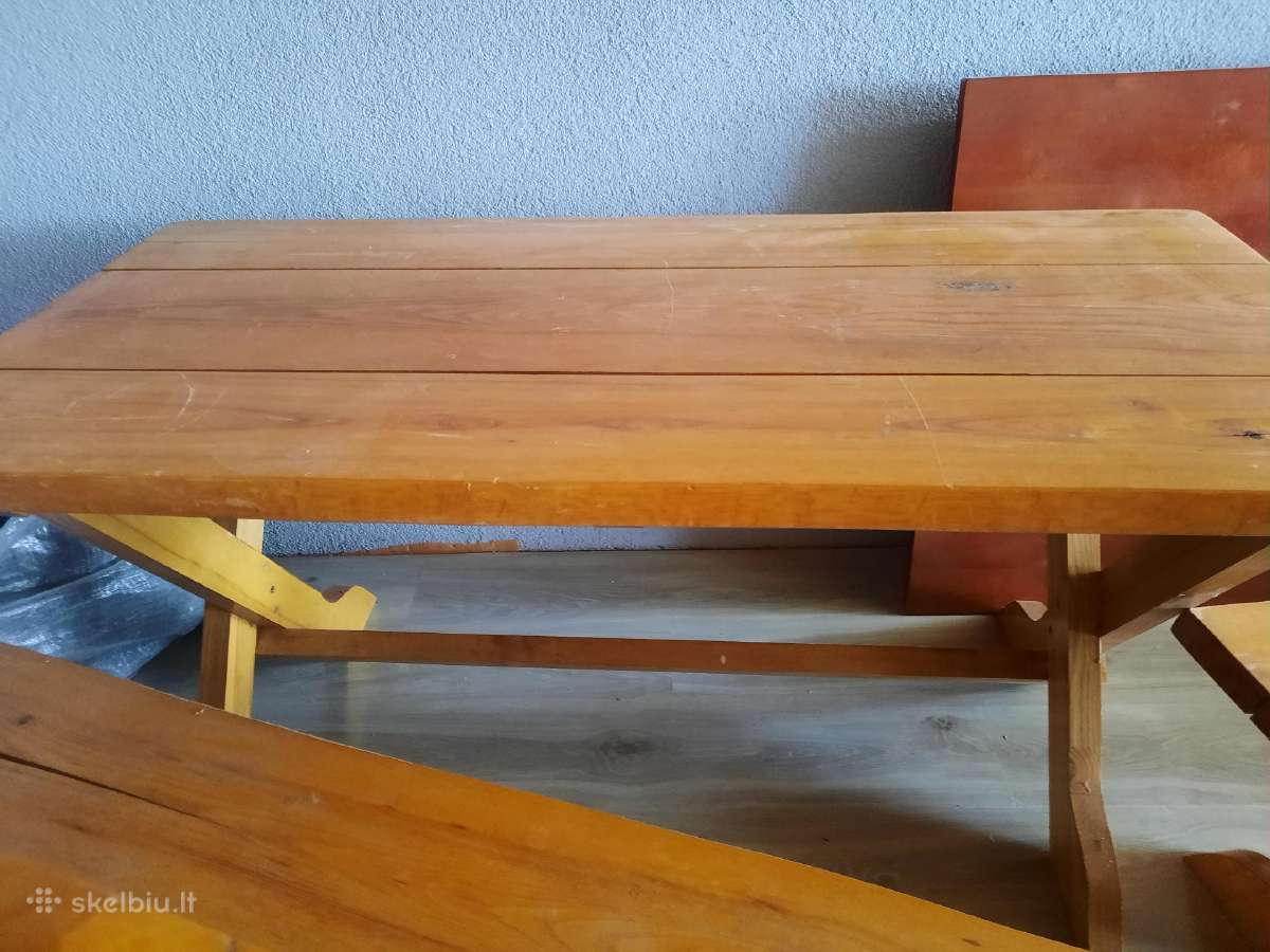 Stalas ir du suolai
