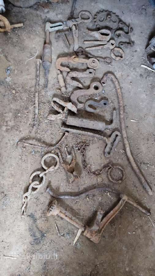 Įvairūs metalo sendaikčiai