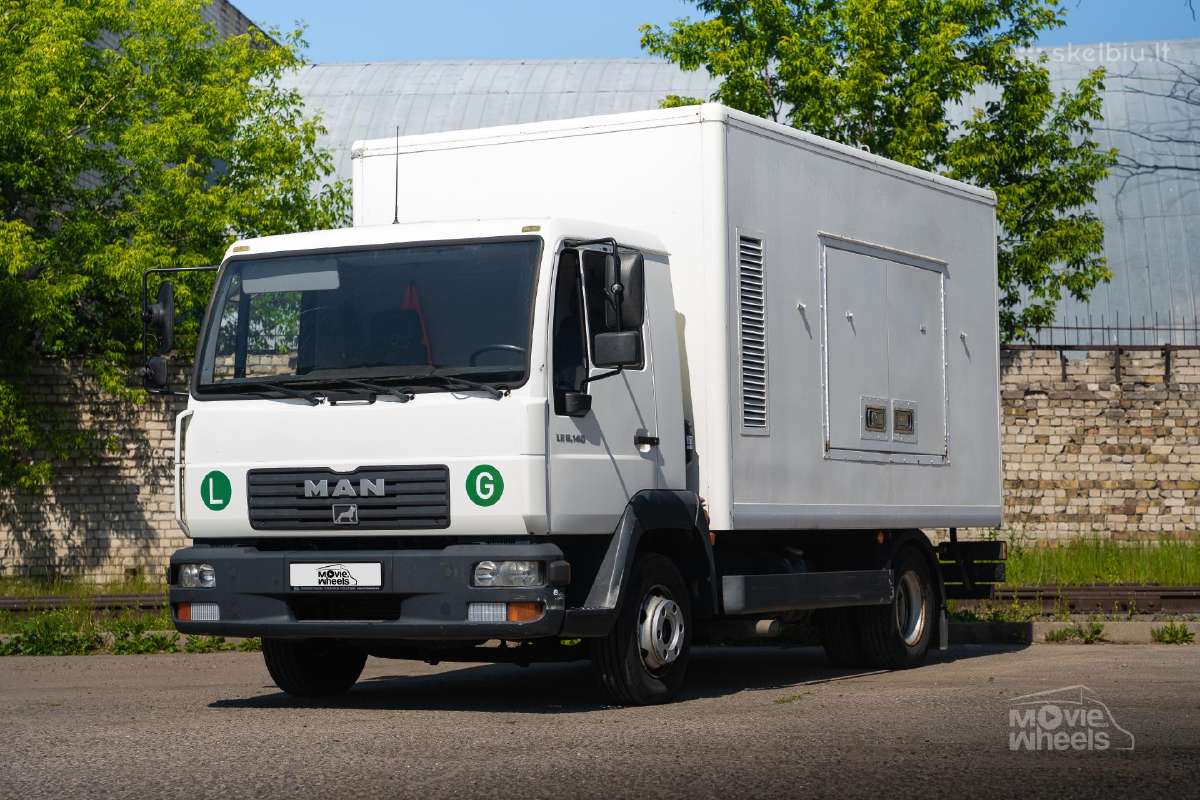 Rent- Van/trucks/make Up/wardrobe/WC/generator