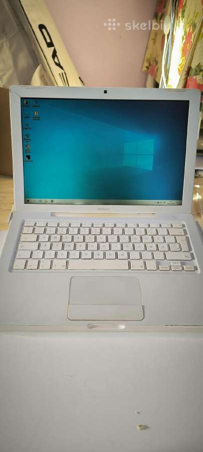 MacBook A1181 su pakroveju