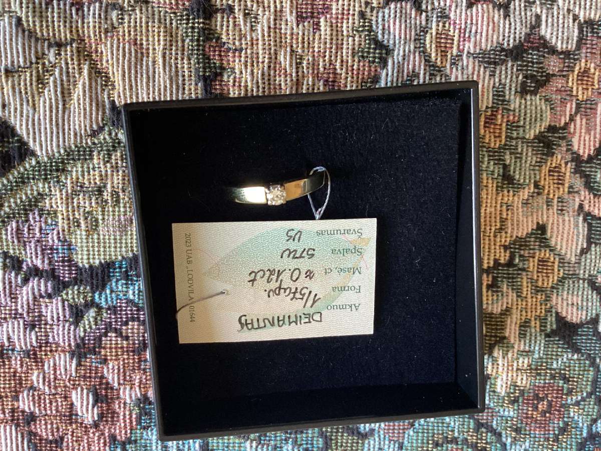 Auksinis žiedas su deimantu - nuotraukos Nr. 2