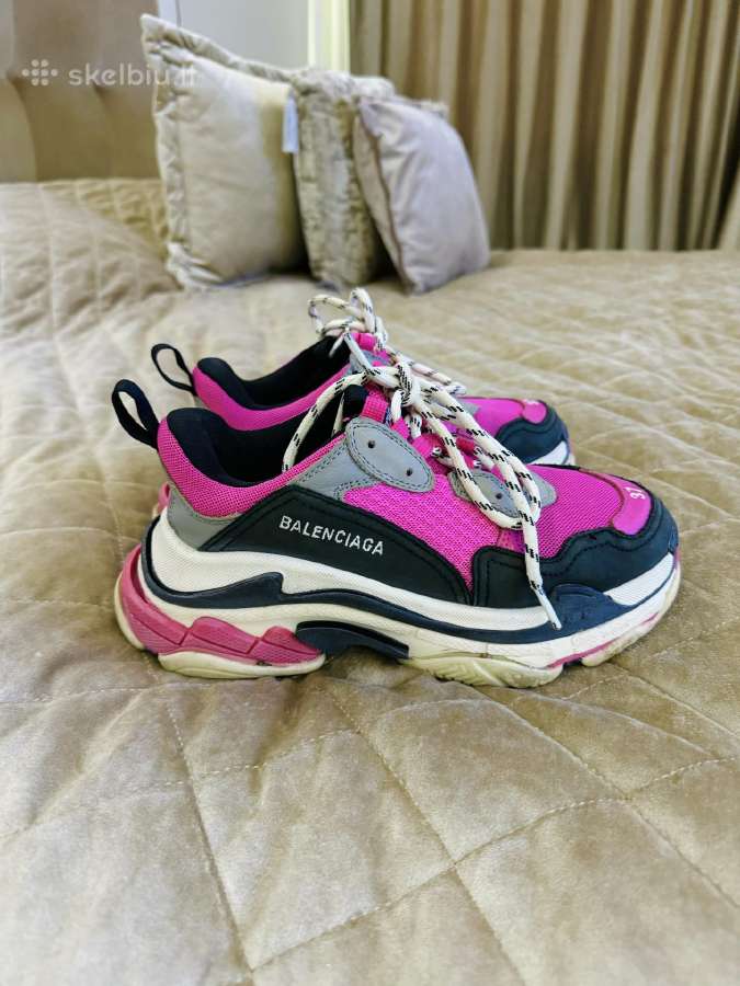 Balenciaga kedai - nuotraukos Nr. 2