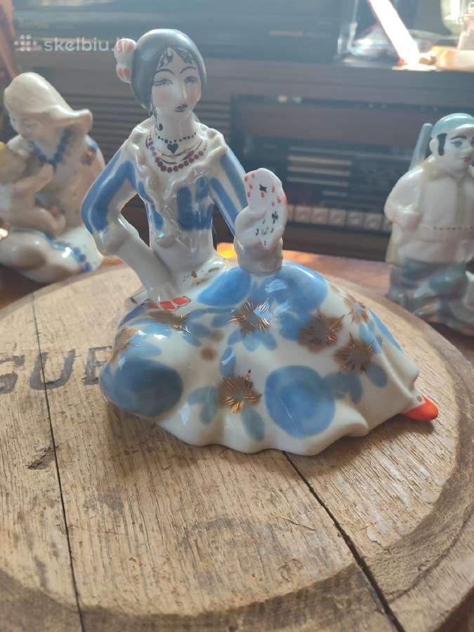 Tarybinė porceliano statulėlė