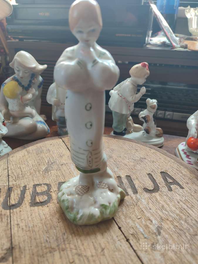 Tarybinė porceliano statulėlė