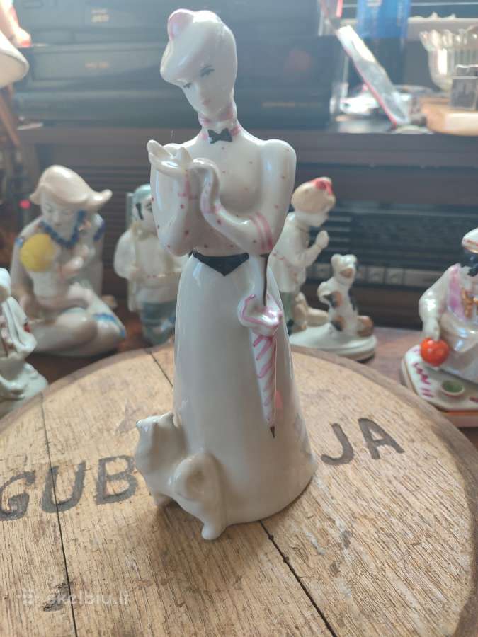 Tarybinė porceliano statulėlė