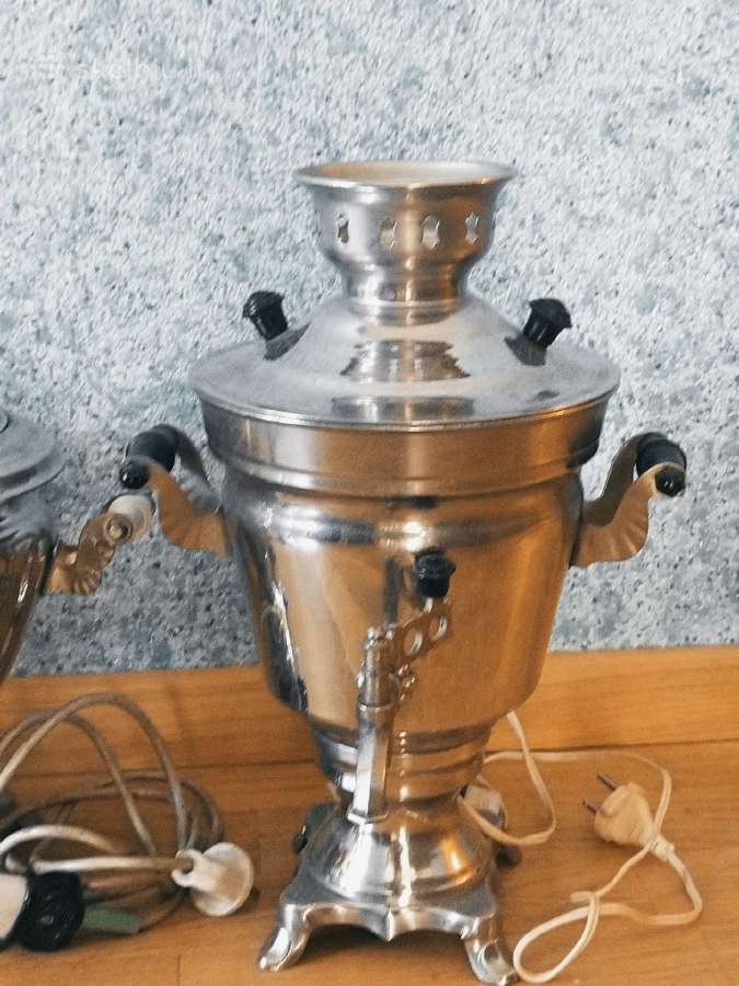 Du veikiantys senoviniai elektriniai samovarai. - nuotraukos Nr. 2