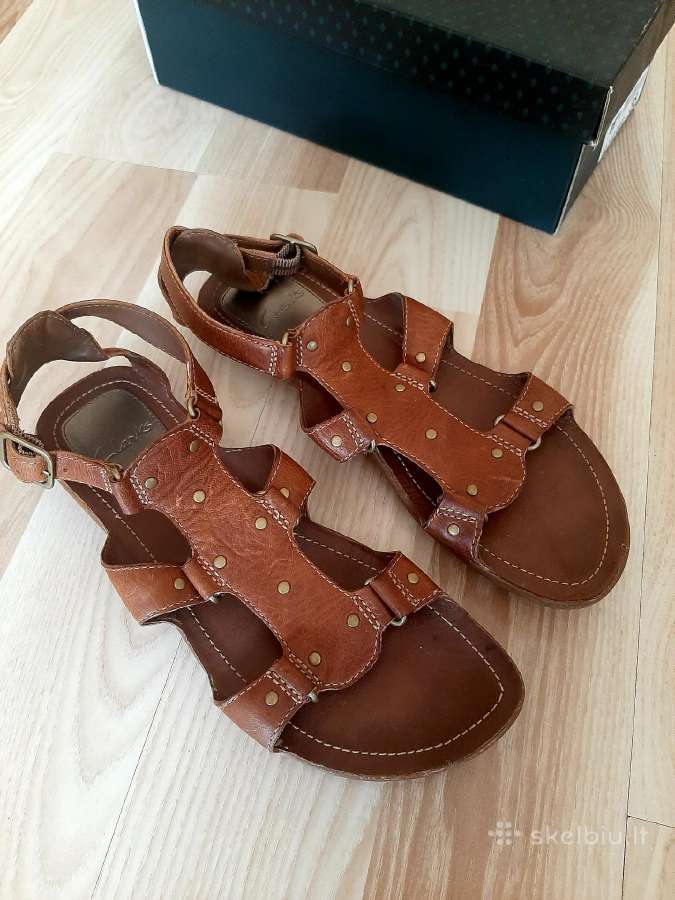 Odinės Clarks basutės