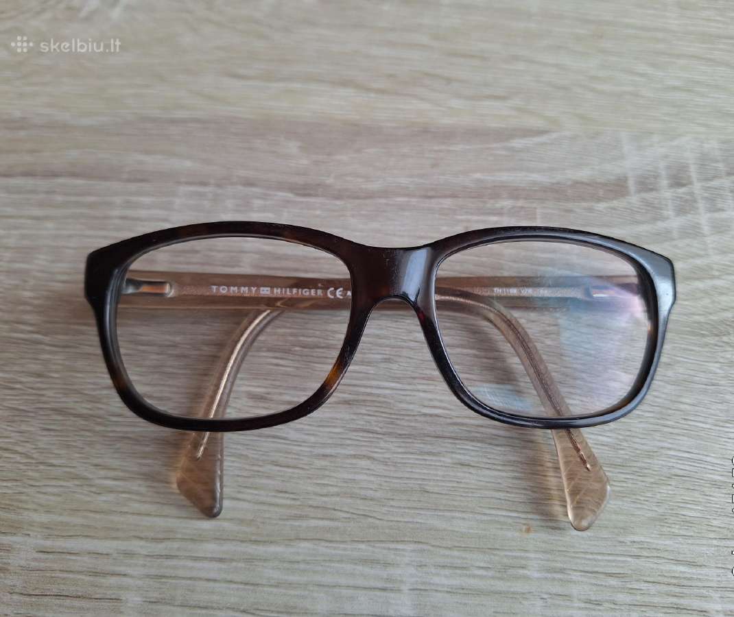 Tommy Hilfiger akiniai