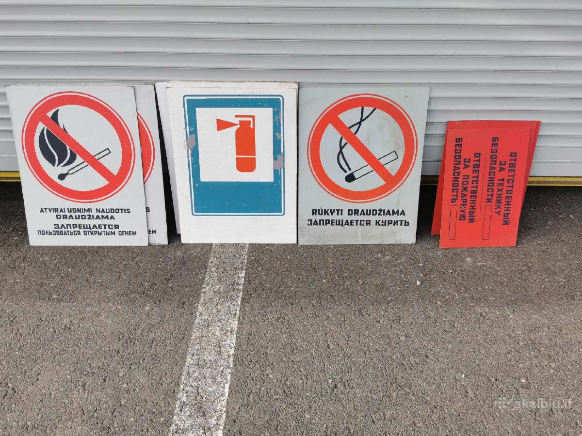 Plakatai