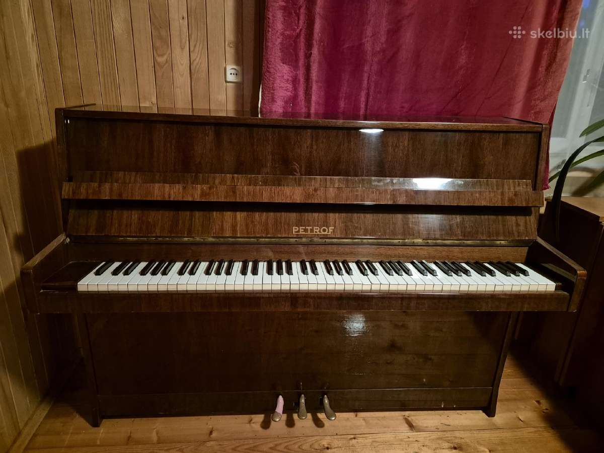 Pianinas Petrof