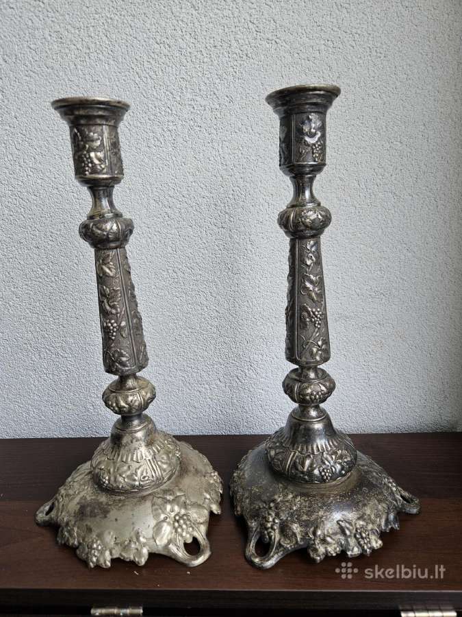 Dvi ornamentuotos žvakidės, sidabruotos