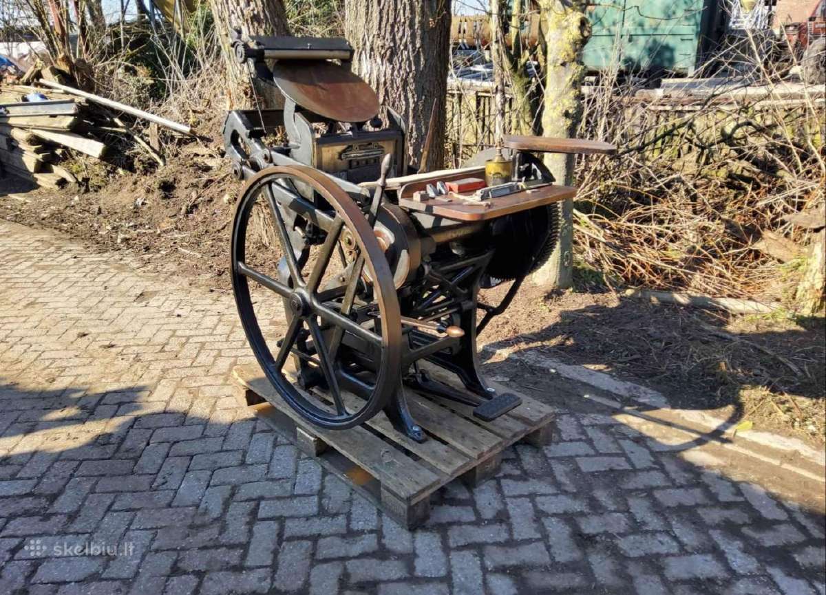 Senovinės spausdinimo staklės.
