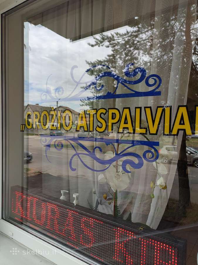 Reikalinga kirpėja,manikiūro meistrė.