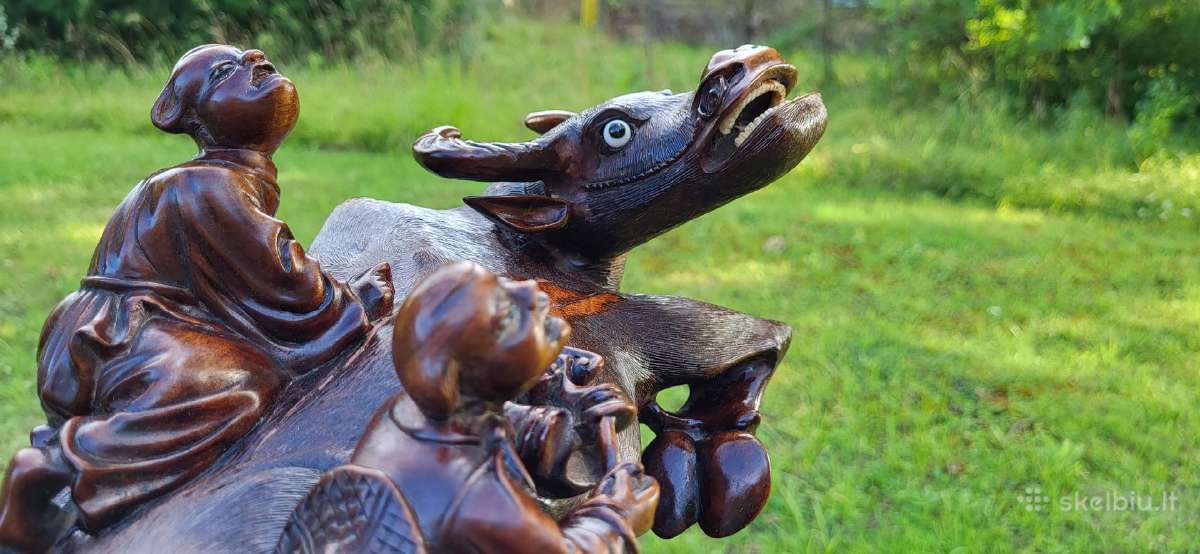 Didele ispodinga antikvarine medine figurele