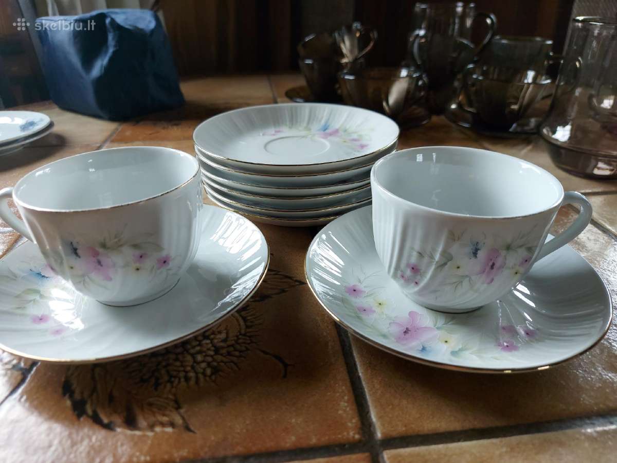 Porceleniniai puodukai su lėkštutem,puikūs indai t