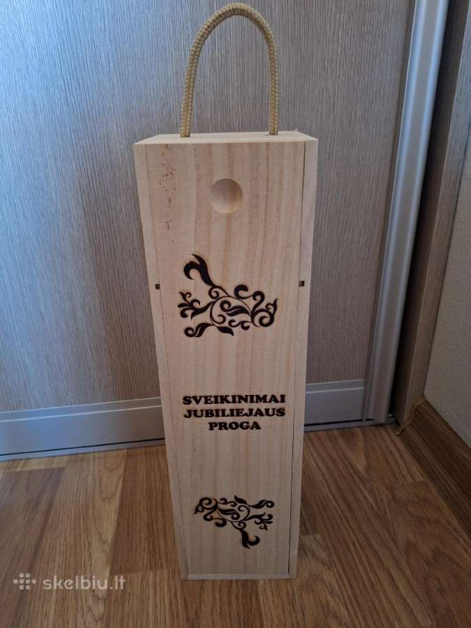 Nauja medinė dėžutė buteliui