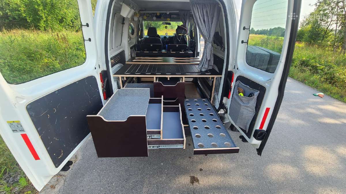 Kemperio deze, lova, gultas, transporter, trafic,