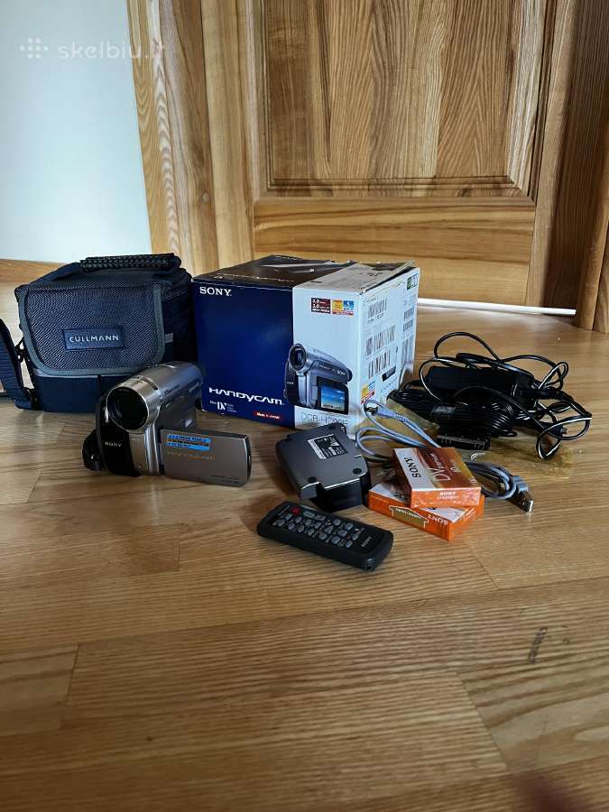 Vaizdo kamera Sony su visais priedais!