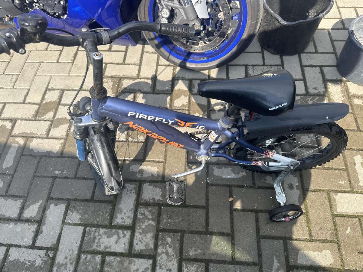 Vaikiskas dviratukas su pagalbiniais ratais