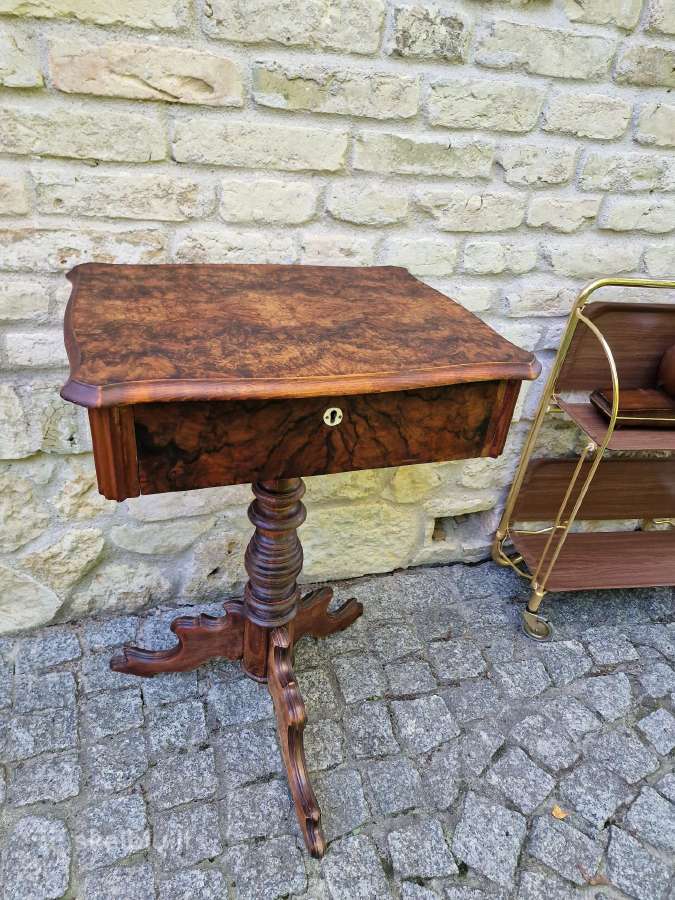 Vintažinis mid century rankdarbių staliukas - nuotraukos Nr. 9