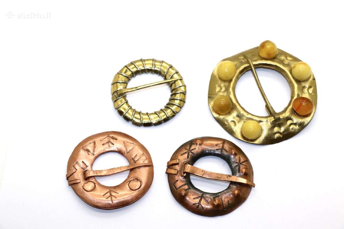 Broškės saktos metalas 67.58 gr. kaina 39 eurai
