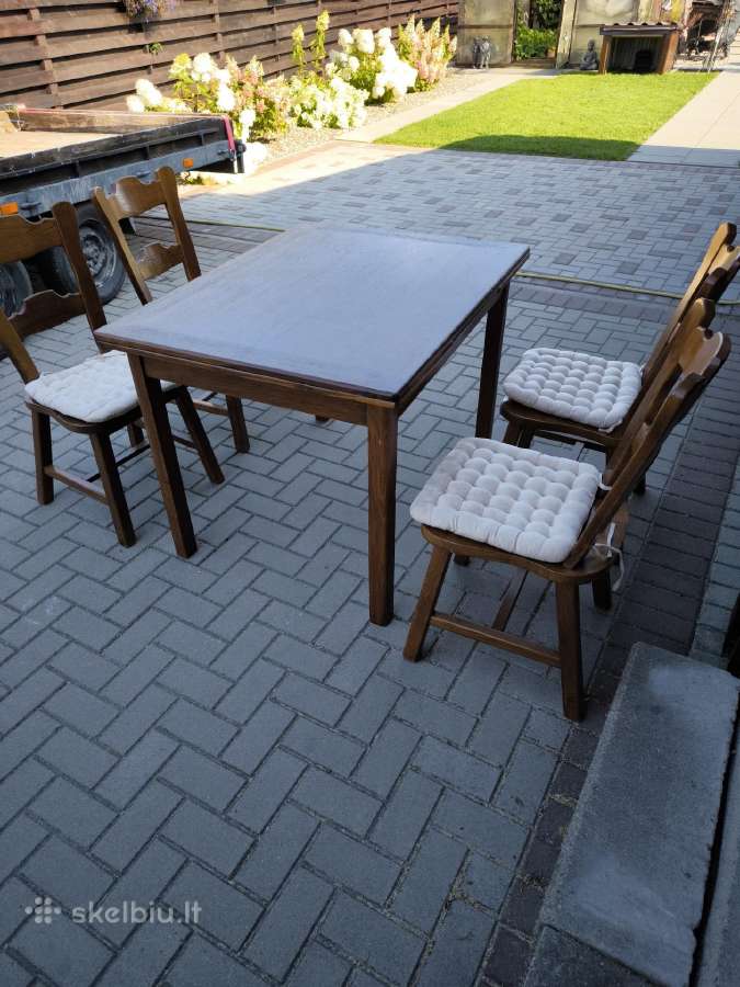 Medinis senovinis stalas su kėdėmis