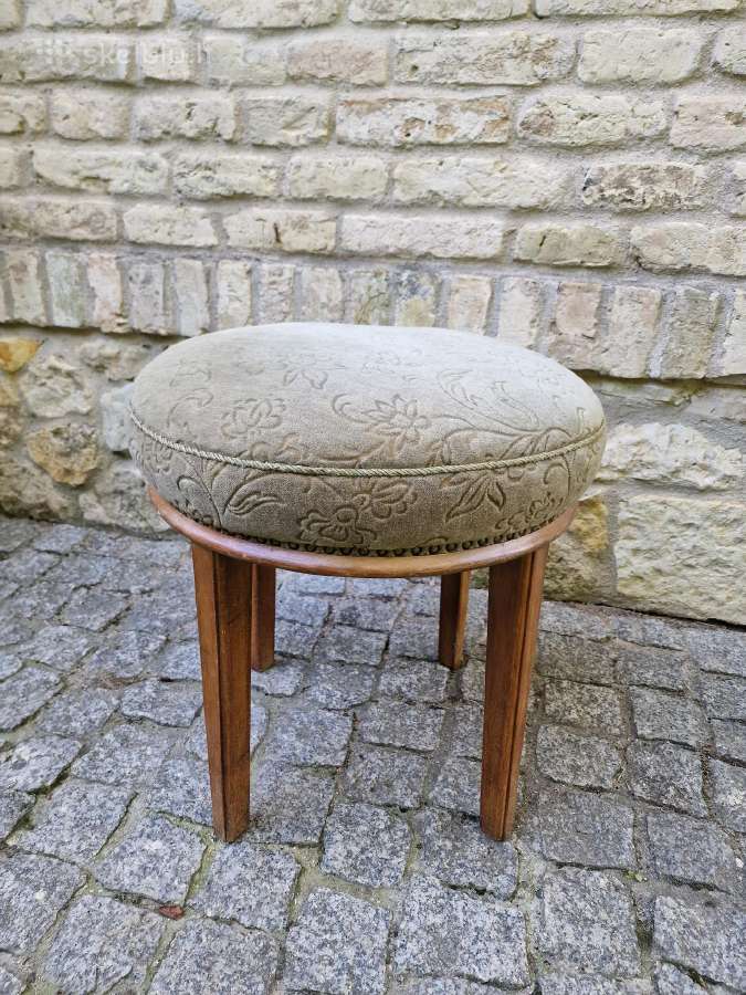 Vintažinis art deco pufas