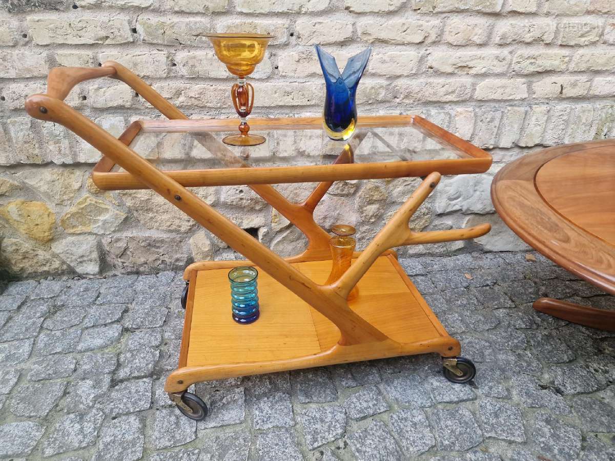 Vintažinis mid century serviravimo staliukas