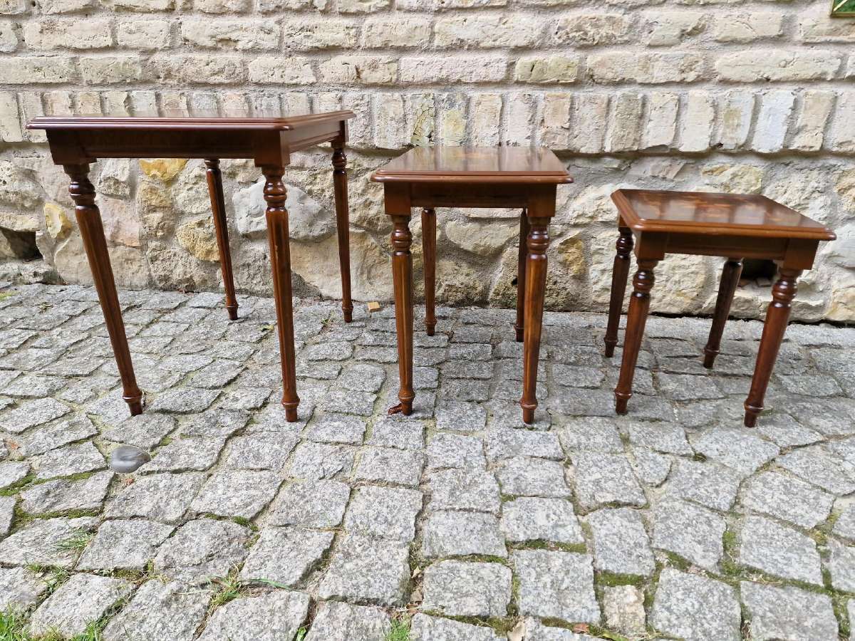 Vintažiniai mid century raudonmedžio staliukai - nuotraukos Nr. 3
